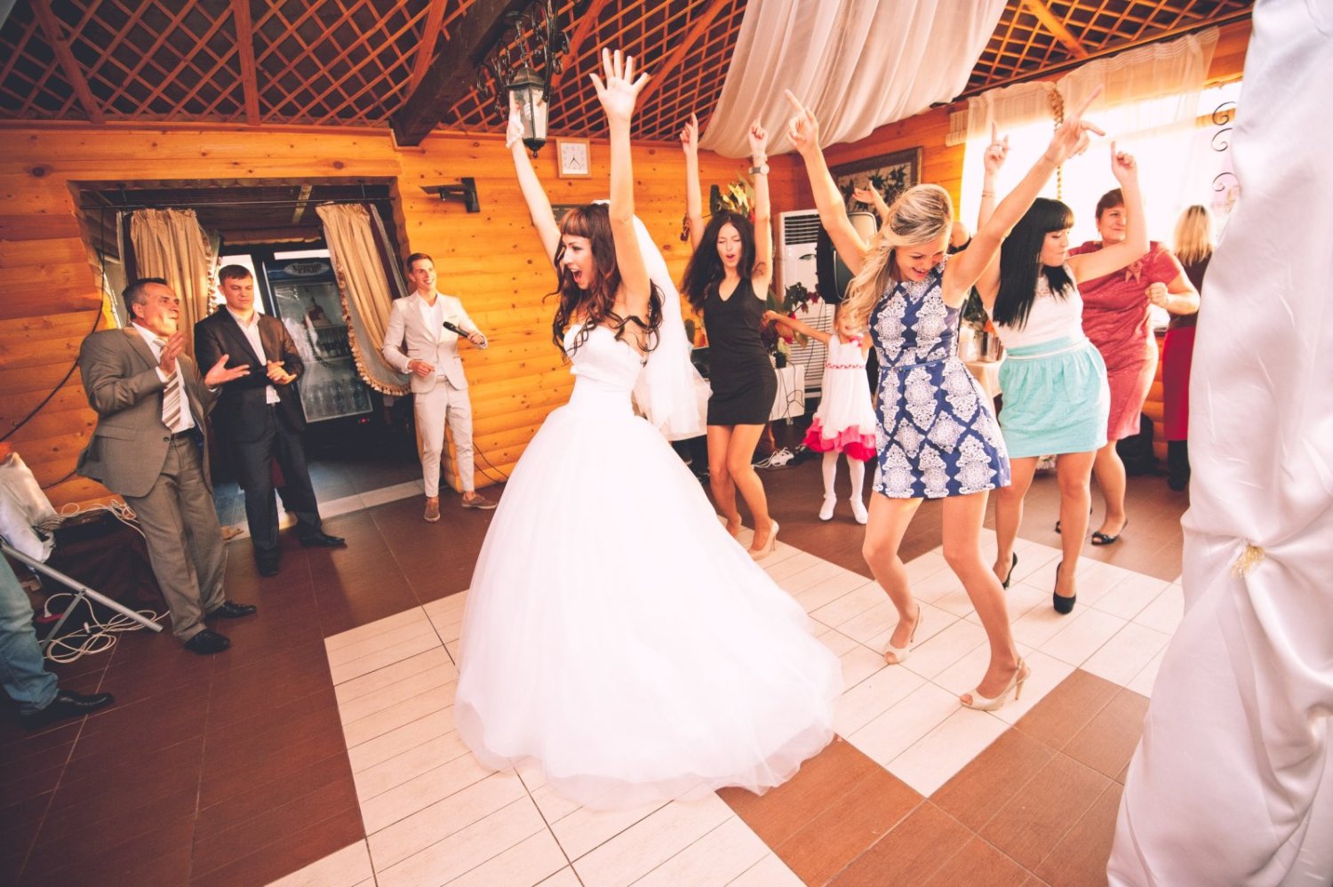 Ведущий свадебных торжеств&nbsp;Ведущий свадебных торжеств Павел Артёмов : 