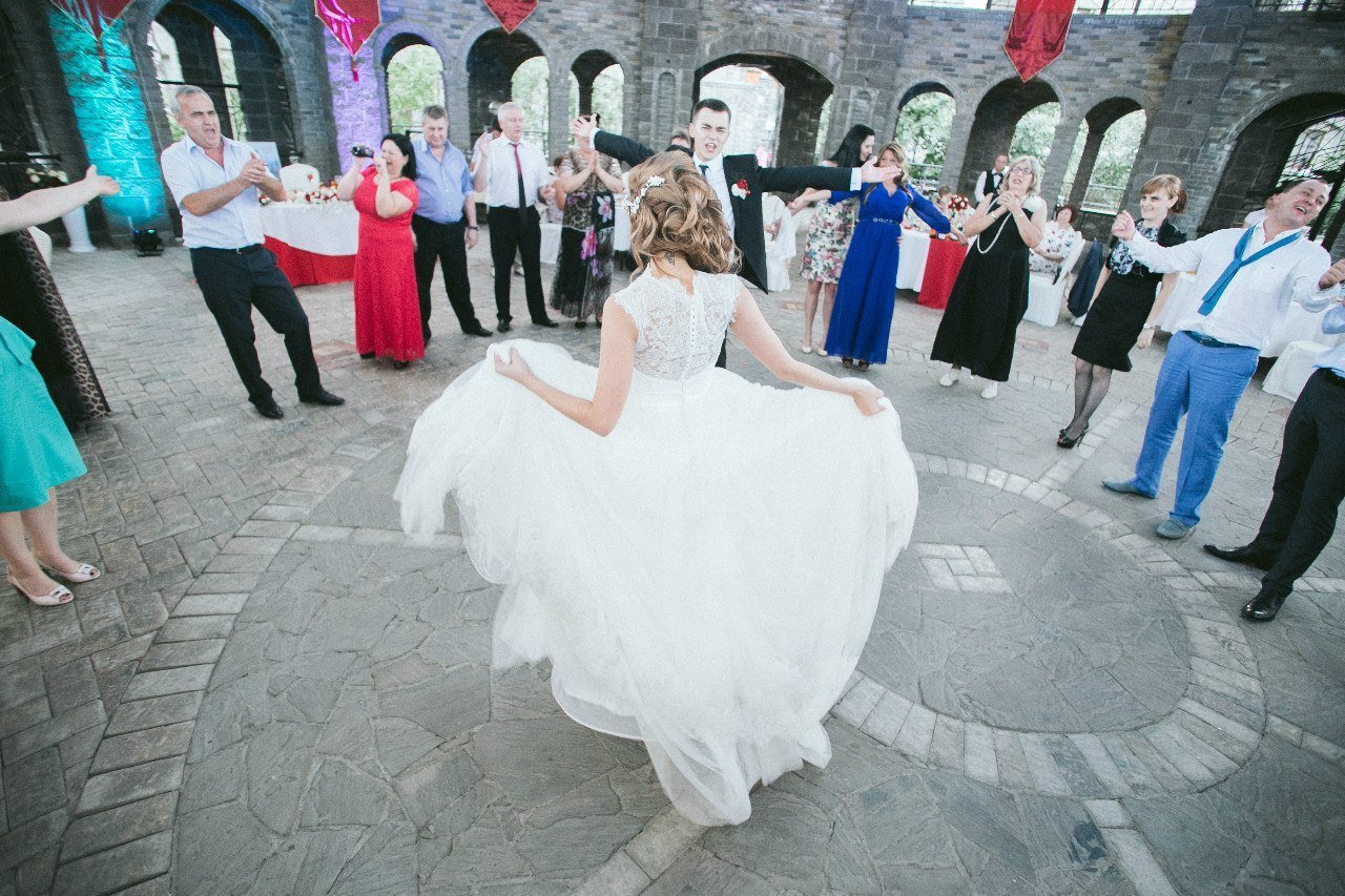 Ведущий свадебных торжеств&nbsp;Ведущий свадебных торжеств Павел Артёмов : 