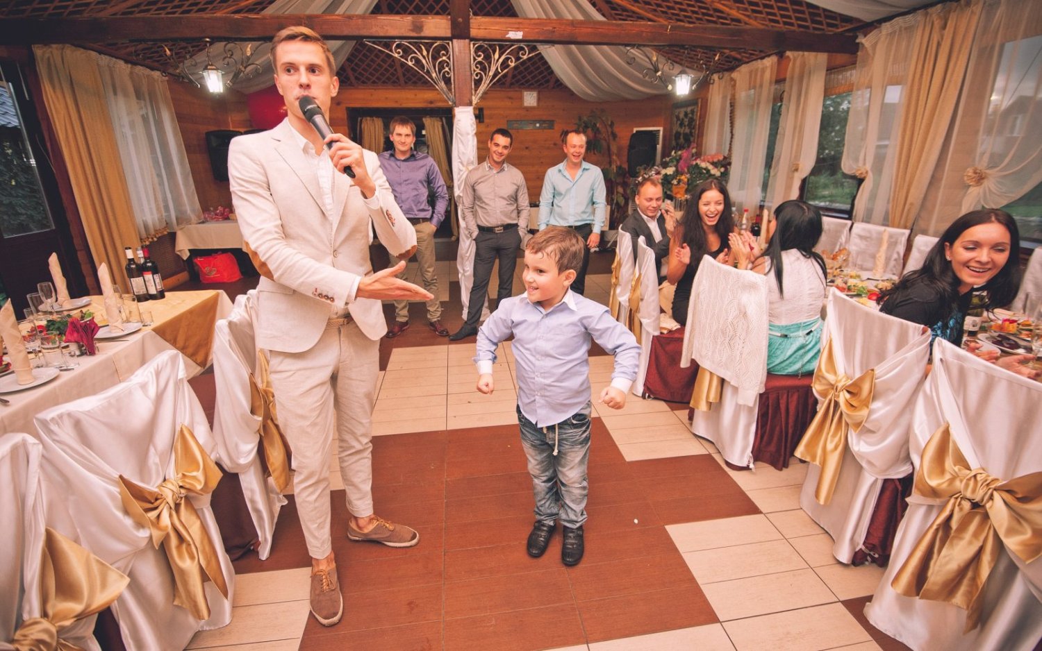 Ведущий свадебных торжеств&nbsp;Ведущий свадебных торжеств Павел Артёмов : 