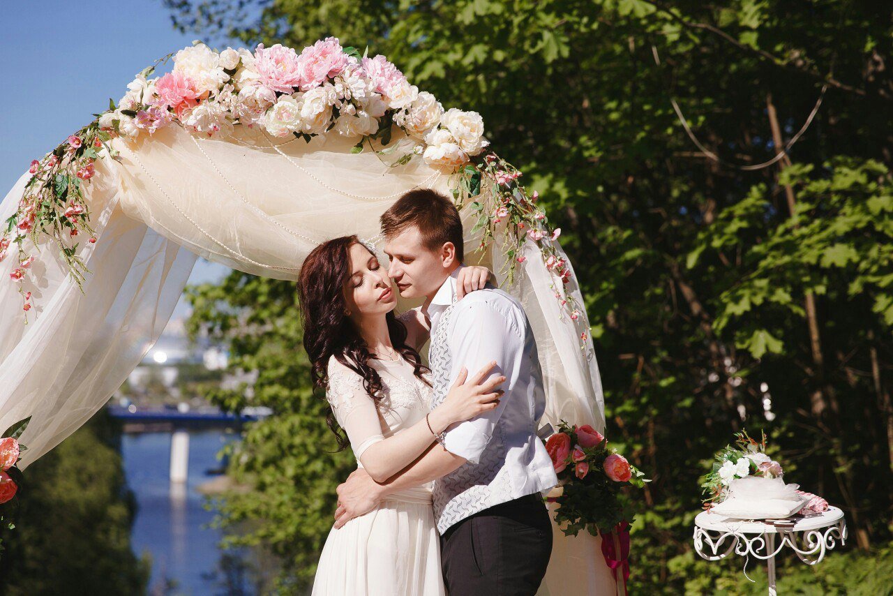 Оформление&nbsp;Ведущая Алёна Котова : 