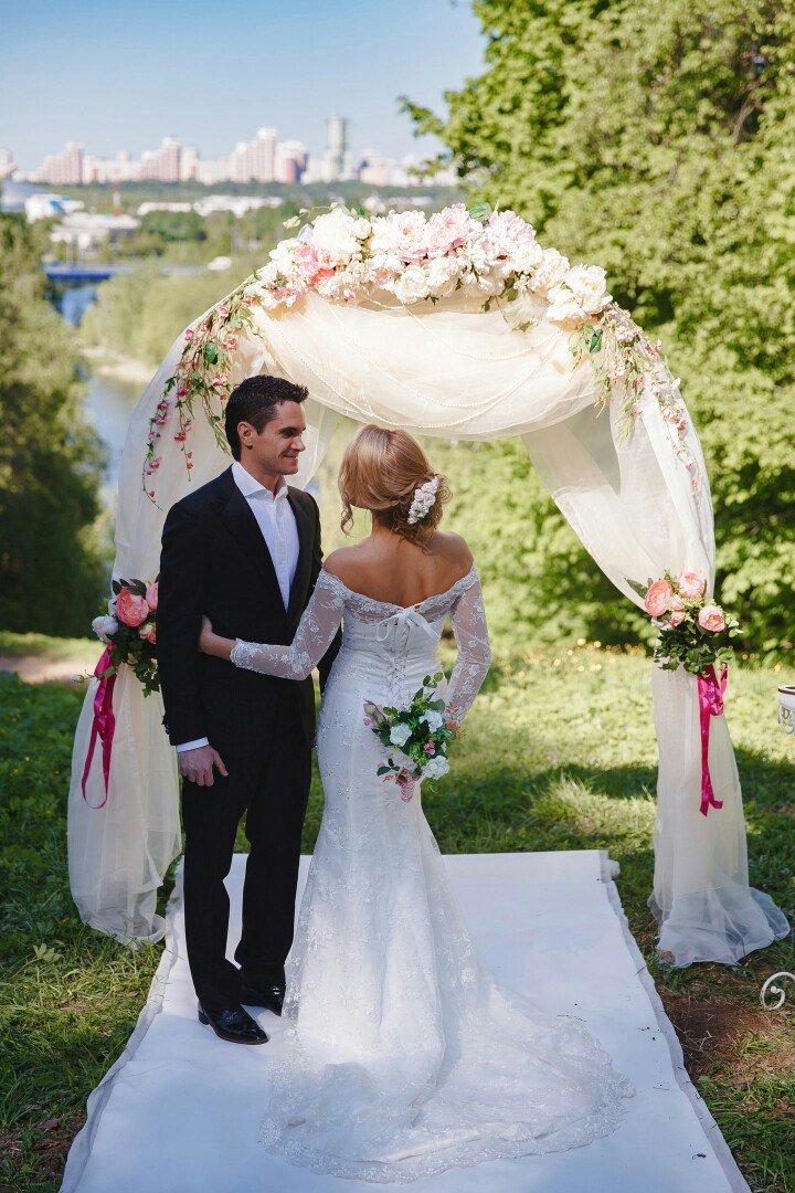 Оформление&nbsp;Ведущая Алёна Котова : 