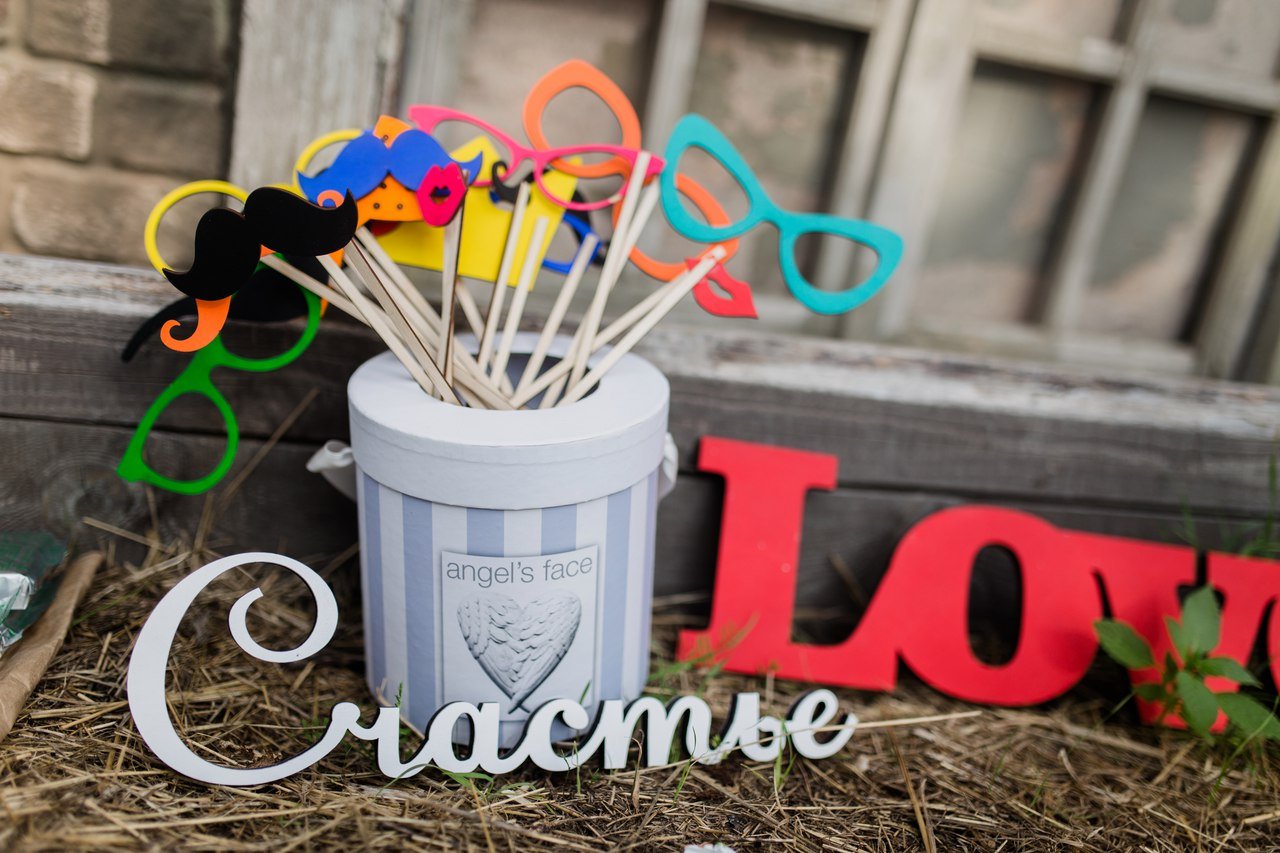 Оформление&nbsp;Ведущая Алёна Котова : 