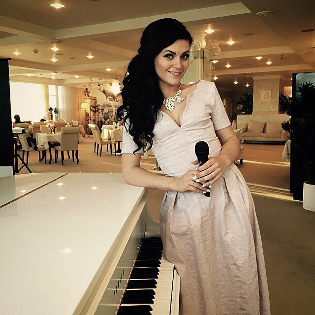 Поющая Ведущая Екатерина Бах 8 926 345 23 92&nbsp;Поющая ведущая Екатерина Бах : 