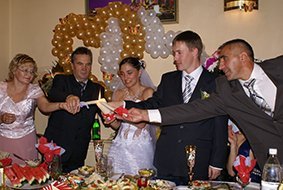 Семейный очаг - да воспылает! – Ведущий и певец Роман Касимов |  в Москве - 1 из 10