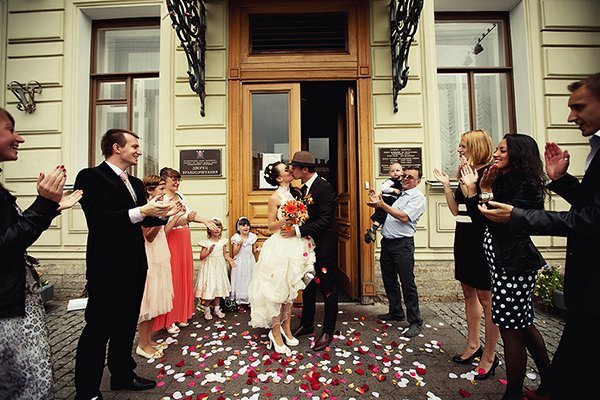 ФОТО-ВИДЕОсъемка свадеб в СПб. Приятные цены. deminvideo.ru&nbsp;Фото-видеосъемка в Петербурге. Deminvideo.ru : 