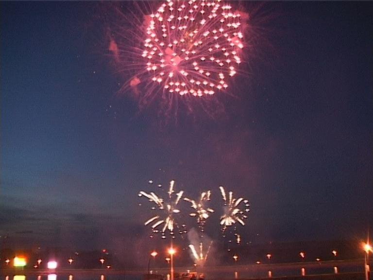 Фото фейерверков&nbsp;Фейерверков и пиротехнические шоу : 