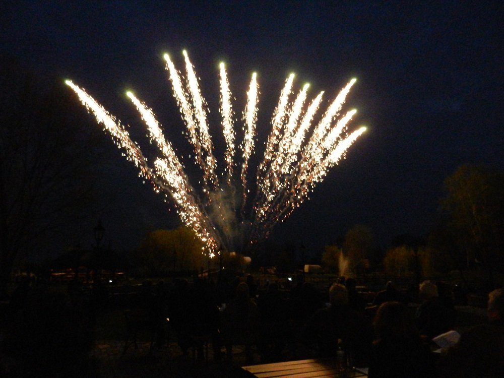 Фото фейерверков&nbsp;Фейерверков и пиротехнические шоу : 