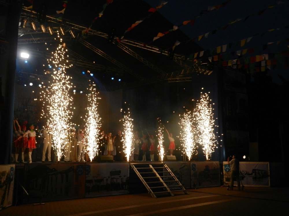 Фото фейерверков&nbsp;Фейерверков и пиротехнические шоу : 