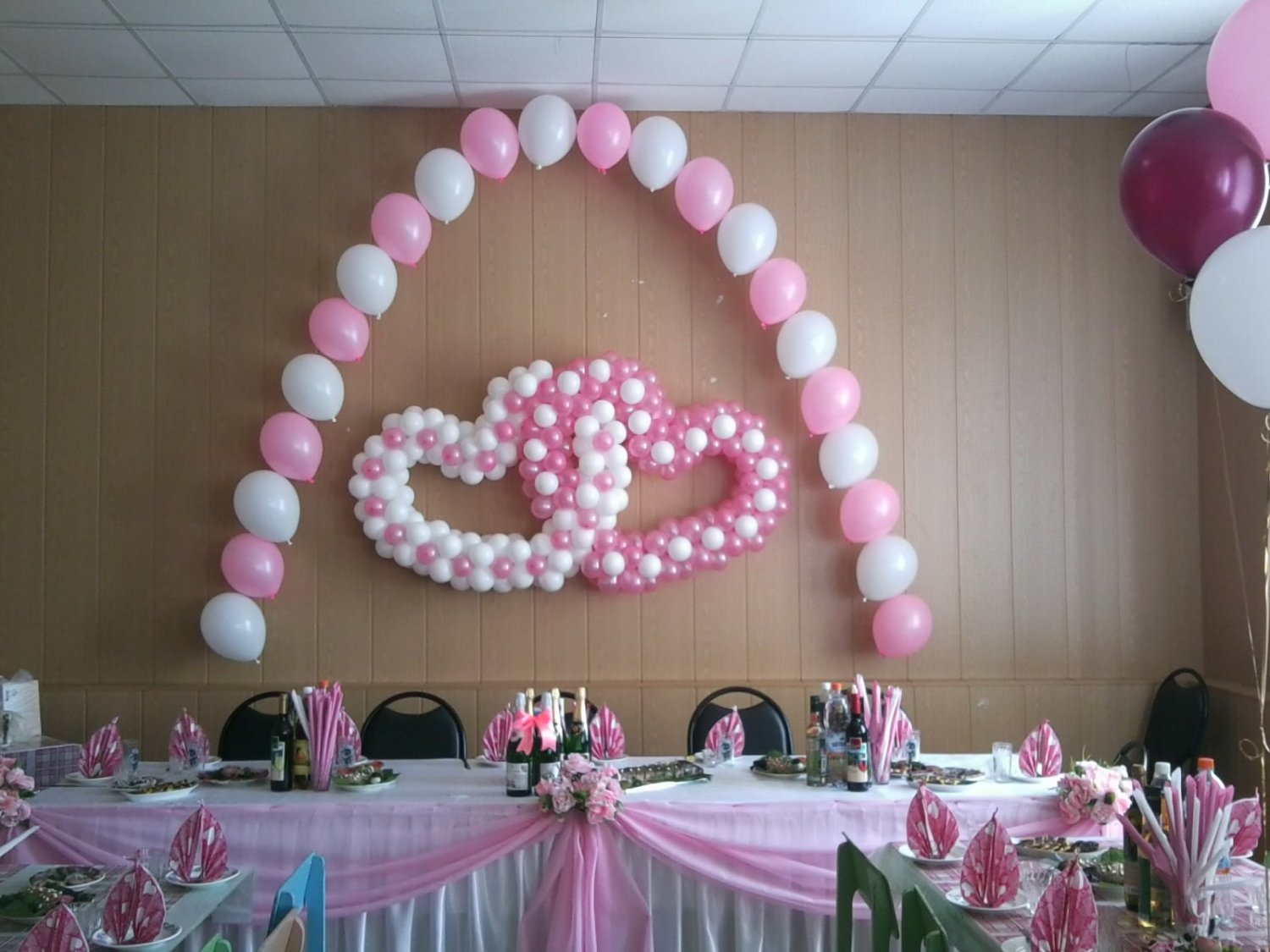 Оформление тканями, шарами.&nbsp;Цветное Настроение : 