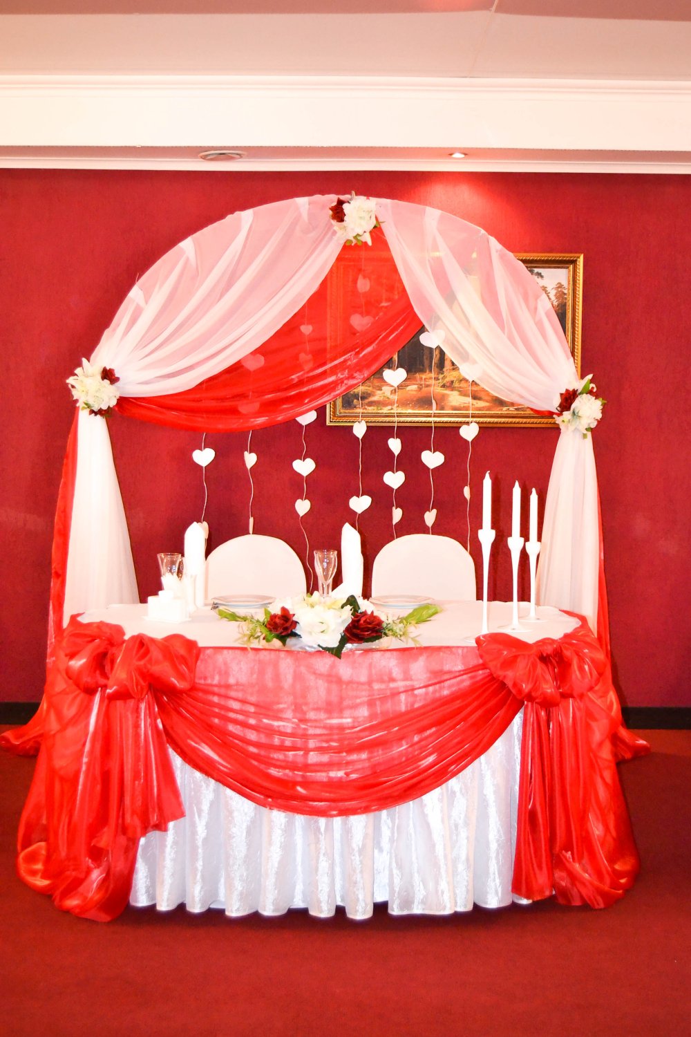 Оформление тканями, шарами.&nbsp;Цветное Настроение : 