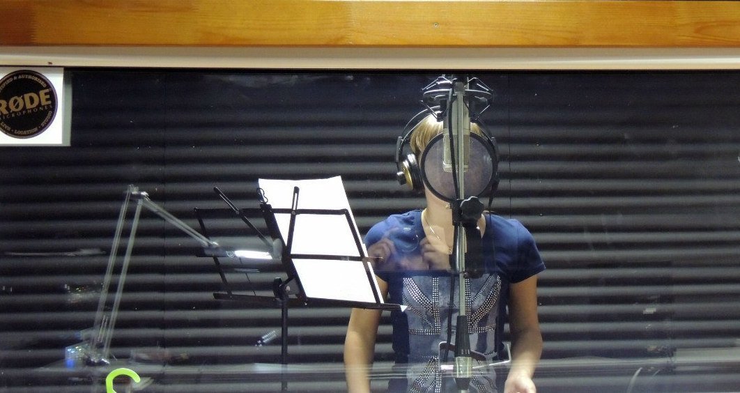 Студия&nbsp;Запишите песню в студии "Диалог" : 