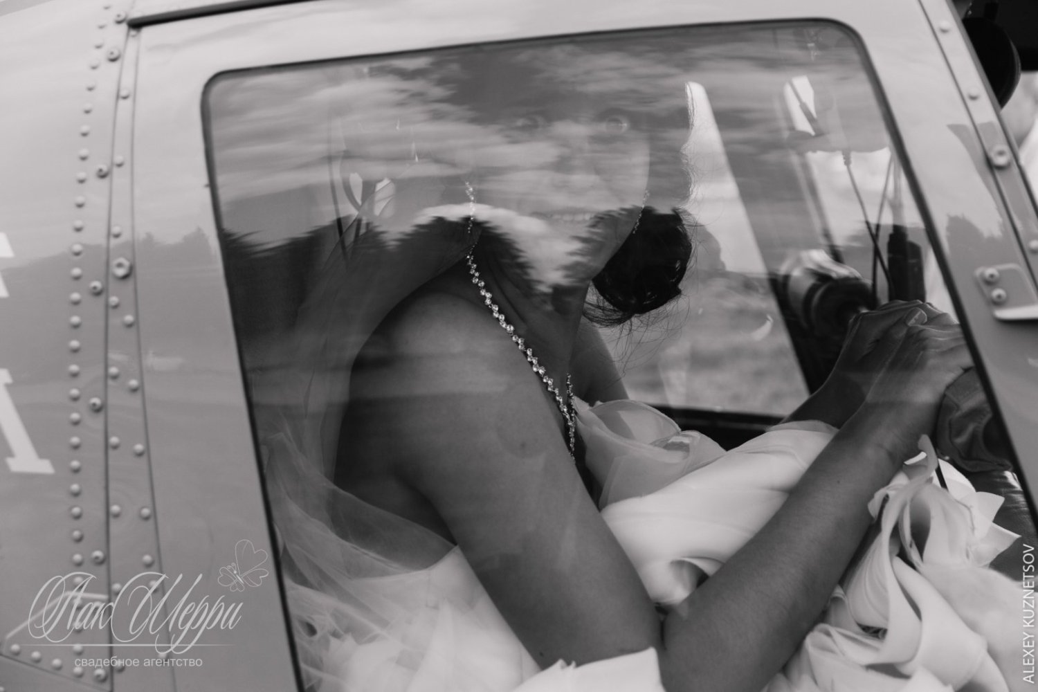 Красные ягоды на синем бархате Ильи и Дианы&nbsp;Свадебное агентство "ЛакШерри" : 