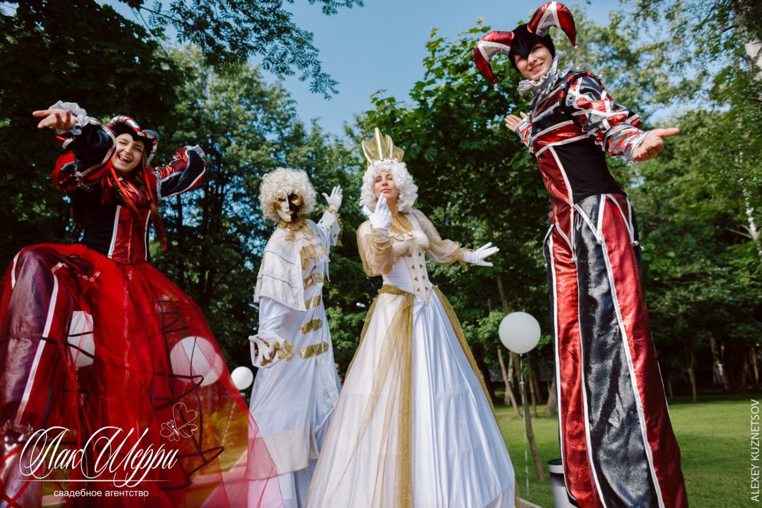 Красные ягоды на синем бархате Ильи и Дианы&nbsp;Свадебное агентство "ЛакШерри" : 