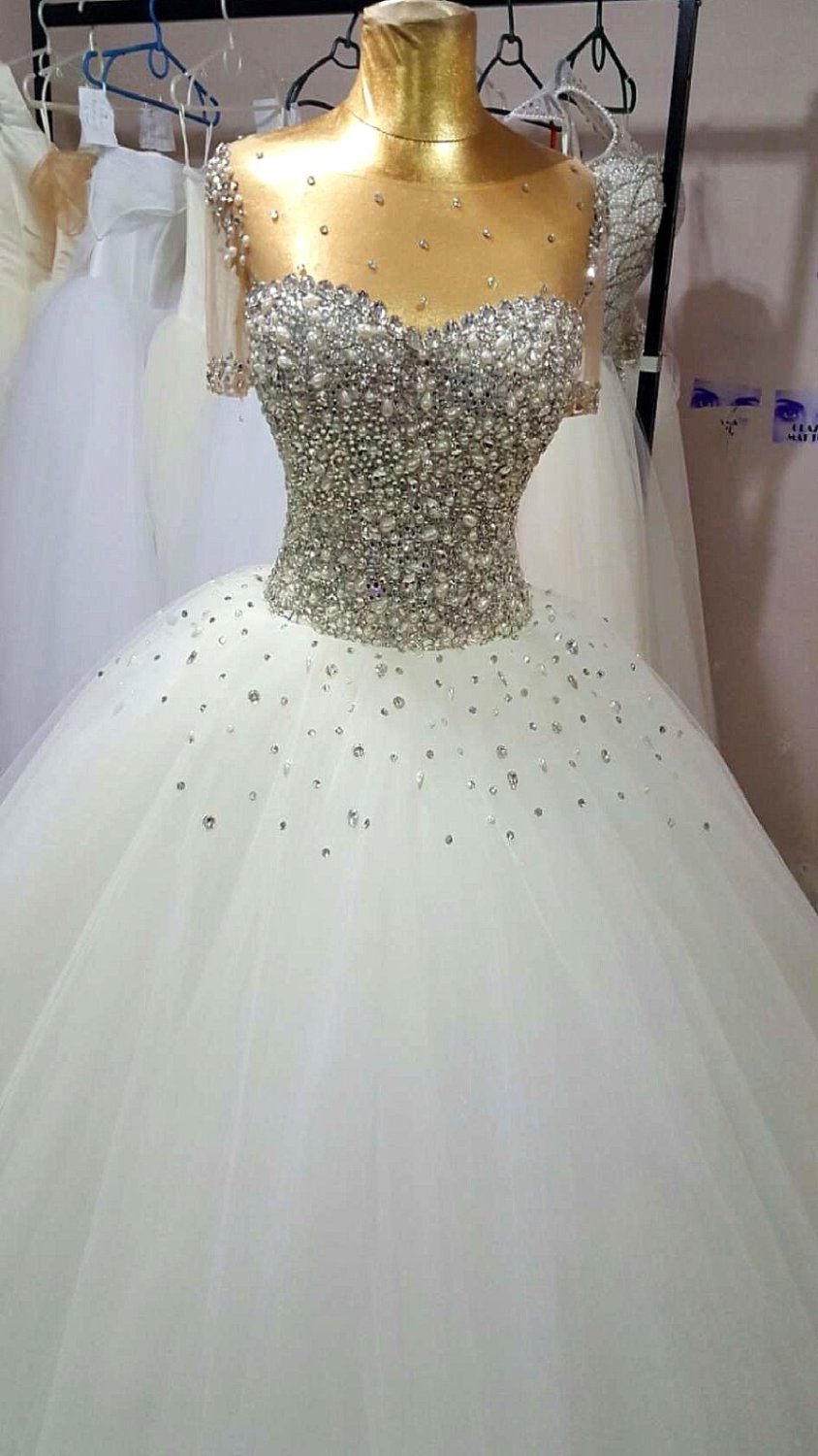 ПРОДАЖА СВАДЕБНЫХ ПЛАТЬЕВ ОТ  12000 ДО  48000 РУБЛЕЙ.&nbsp;СВАДЕБНЫЙ САЛОН "ГЕЛИНА" : 