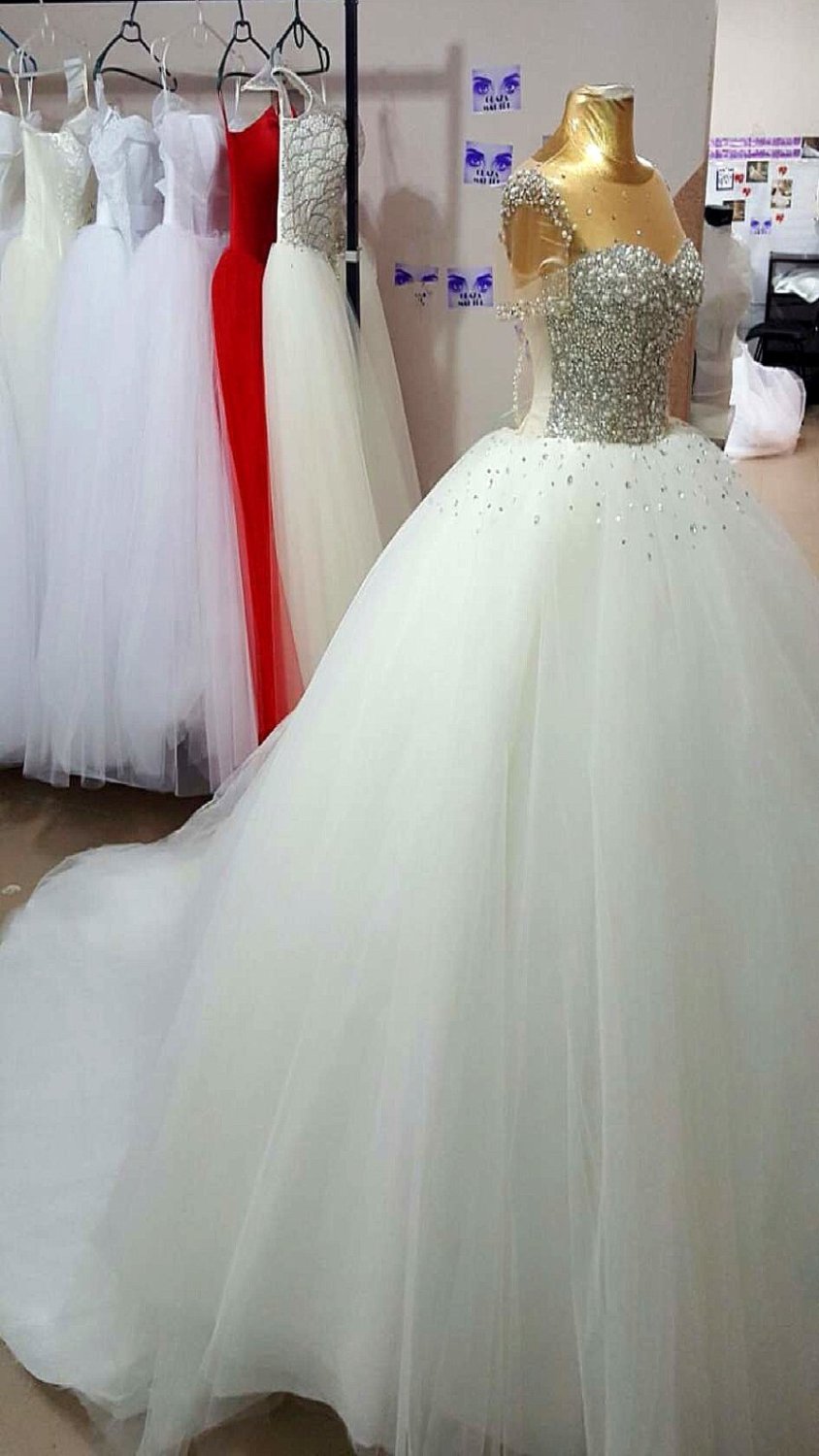 ПРОДАЖА СВАДЕБНЫХ ПЛАТЬЕВ ОТ  12000 ДО  48000 РУБЛЕЙ.&nbsp;СВАДЕБНЫЙ САЛОН "ГЕЛИНА" : 