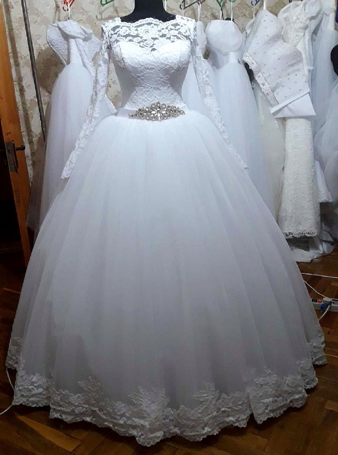 ПРОДАЖА СВАДЕБНЫХ ПЛАТЬЕВ ОТ  12000 ДО  48000 РУБЛЕЙ.&nbsp;СВАДЕБНЫЙ САЛОН "ГЕЛИНА" : 