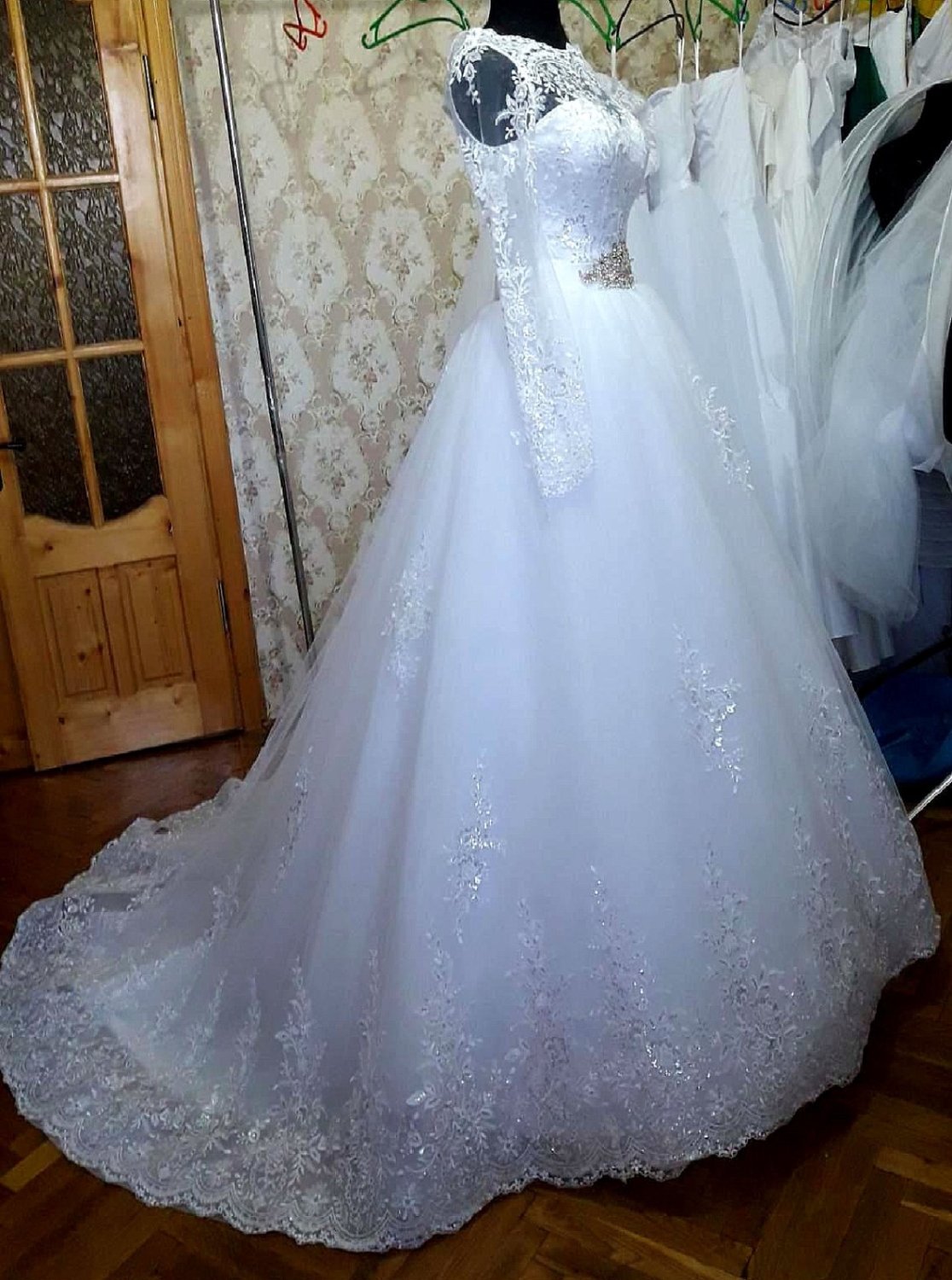 ПРОДАЖА СВАДЕБНЫХ ПЛАТЬЕВ ОТ  12000 ДО  48000 РУБЛЕЙ.&nbsp;СВАДЕБНЫЙ САЛОН "ГЕЛИНА" : 