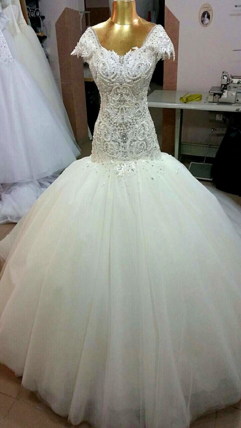 ПРОДАЖА СВАДЕБНЫХ ПЛАТЬЕВ ОТ  12000 ДО  48000 РУБЛЕЙ.&nbsp;СВАДЕБНЫЙ САЛОН "ГЕЛИНА" : 