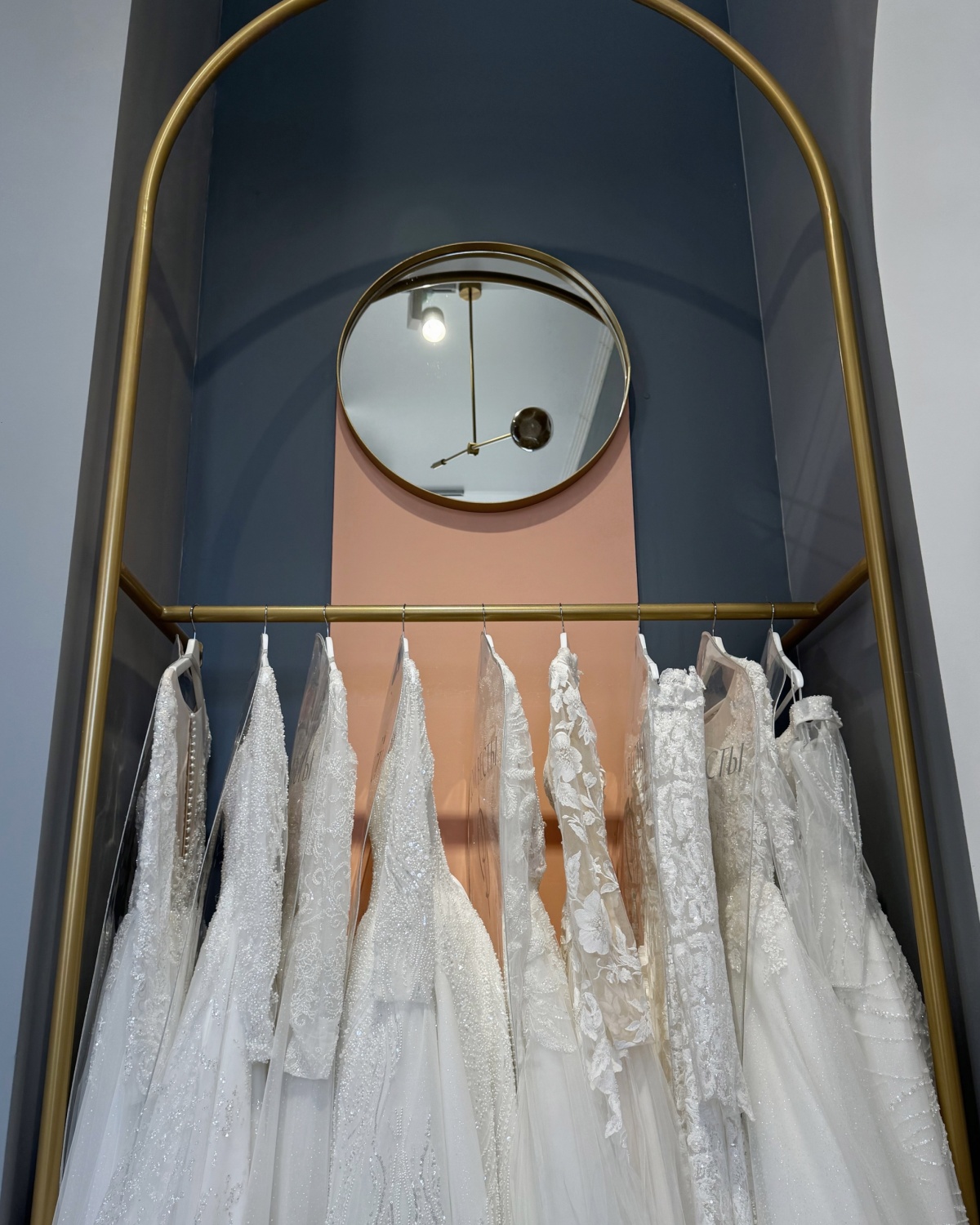 Свадебный салон Дом Весты&nbsp;Свадебный салон "Дом Весты" : 