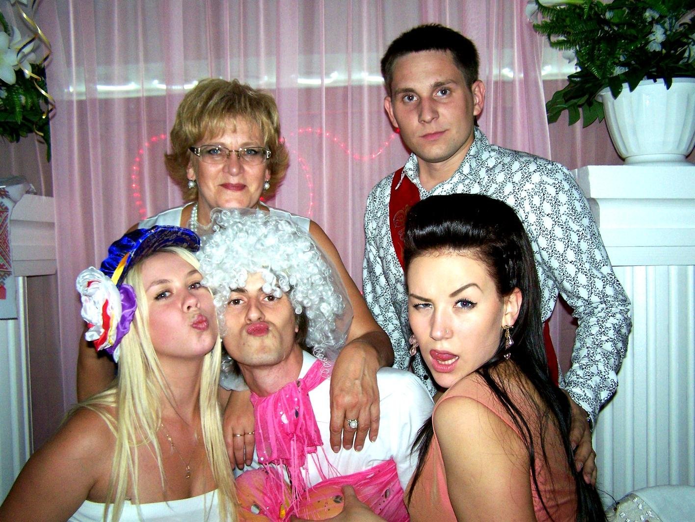 НАШИ МОЛОДОЖЕНЫ!&nbsp;Ведущие ВАДИМ и СВЕТЛАНА : 