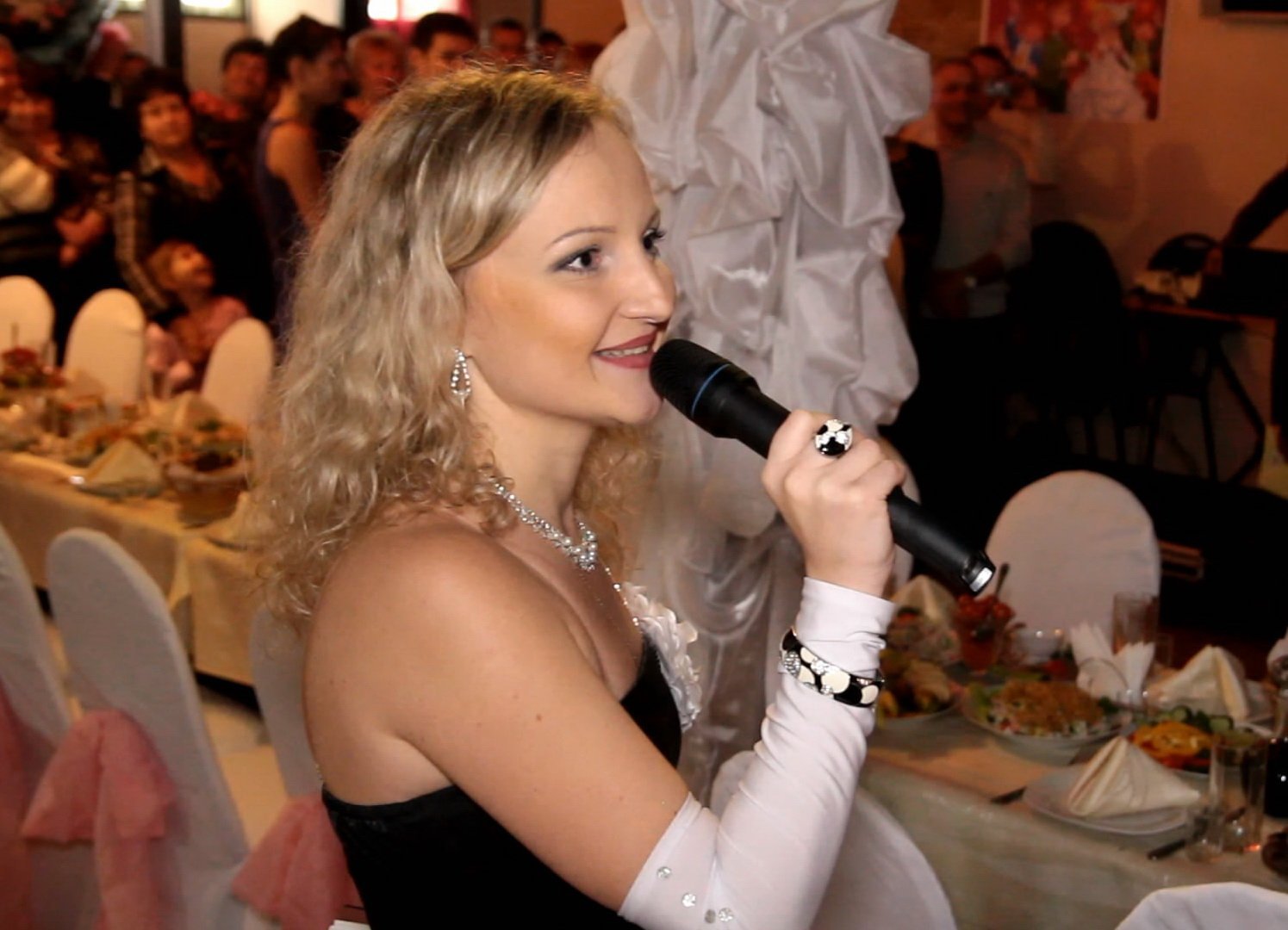 Ведущая&nbsp;Елена Секирина : 