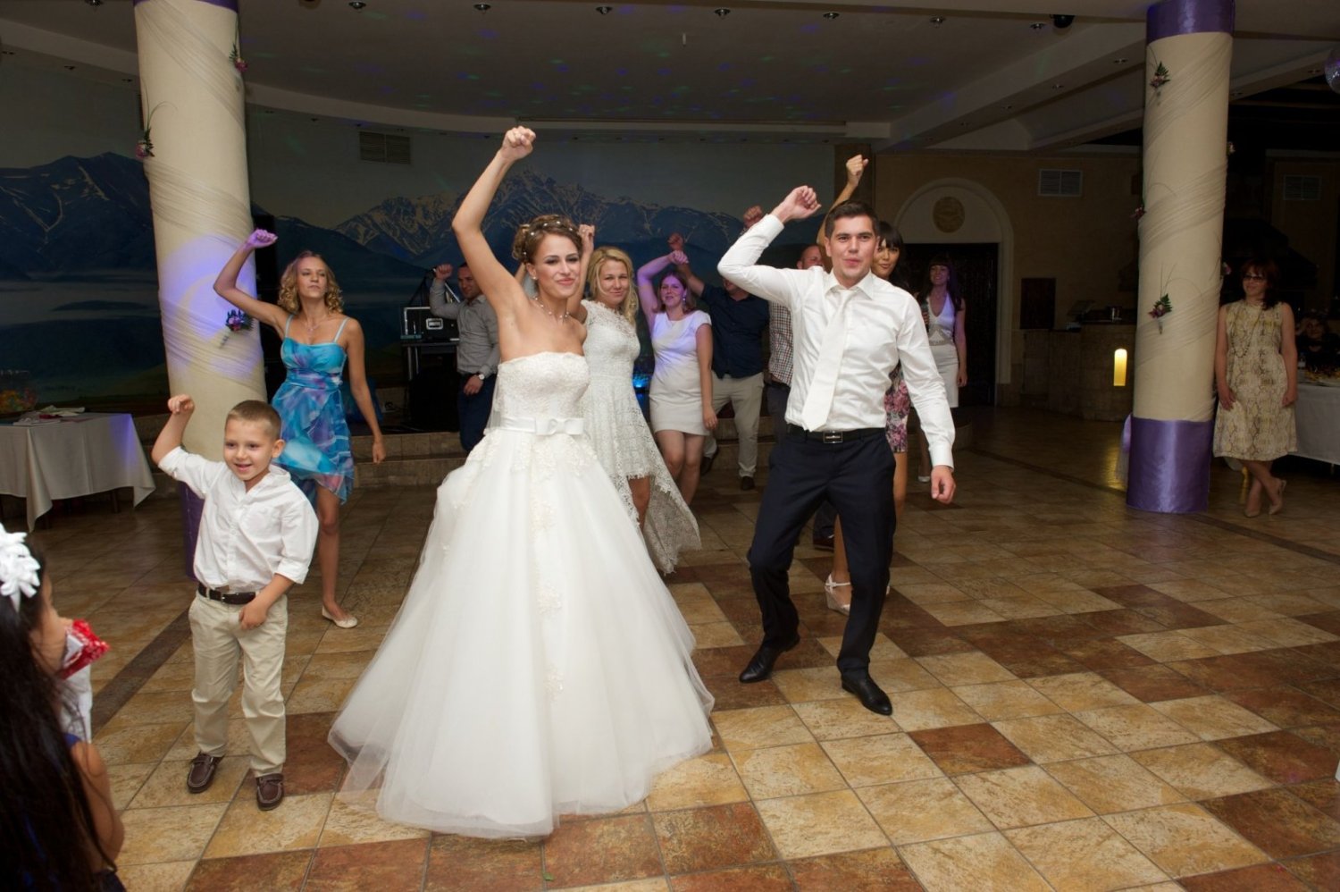 Свадьба Виктории и Серегя. 16.08.2014&nbsp;Поющая ведущая - Ирина Ксантос, певец-dj : 