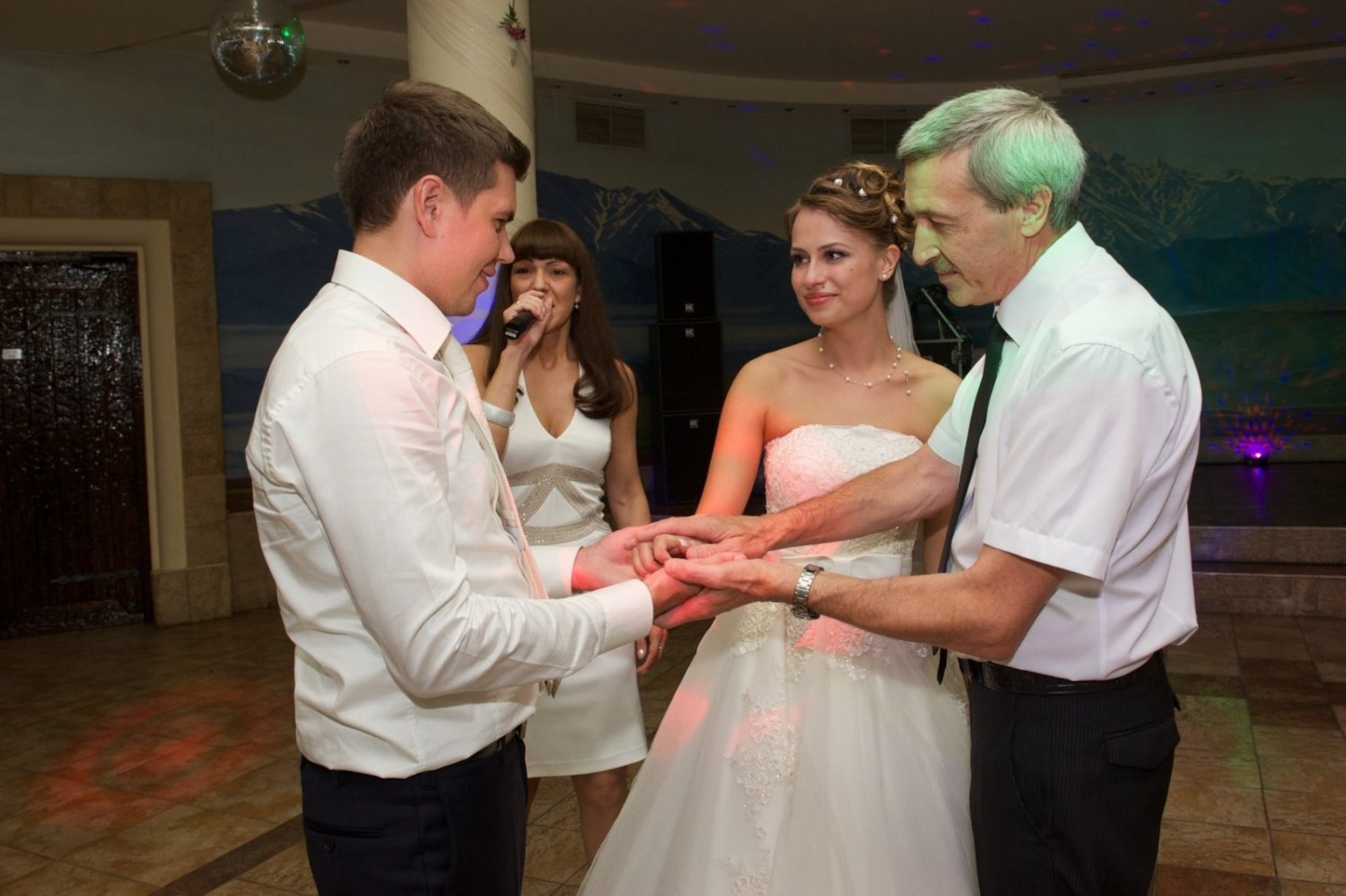 Свадьба Виктории и Серегя. 16.08.2014&nbsp;Поющая ведущая - Ирина Ксантос, певец-dj : 