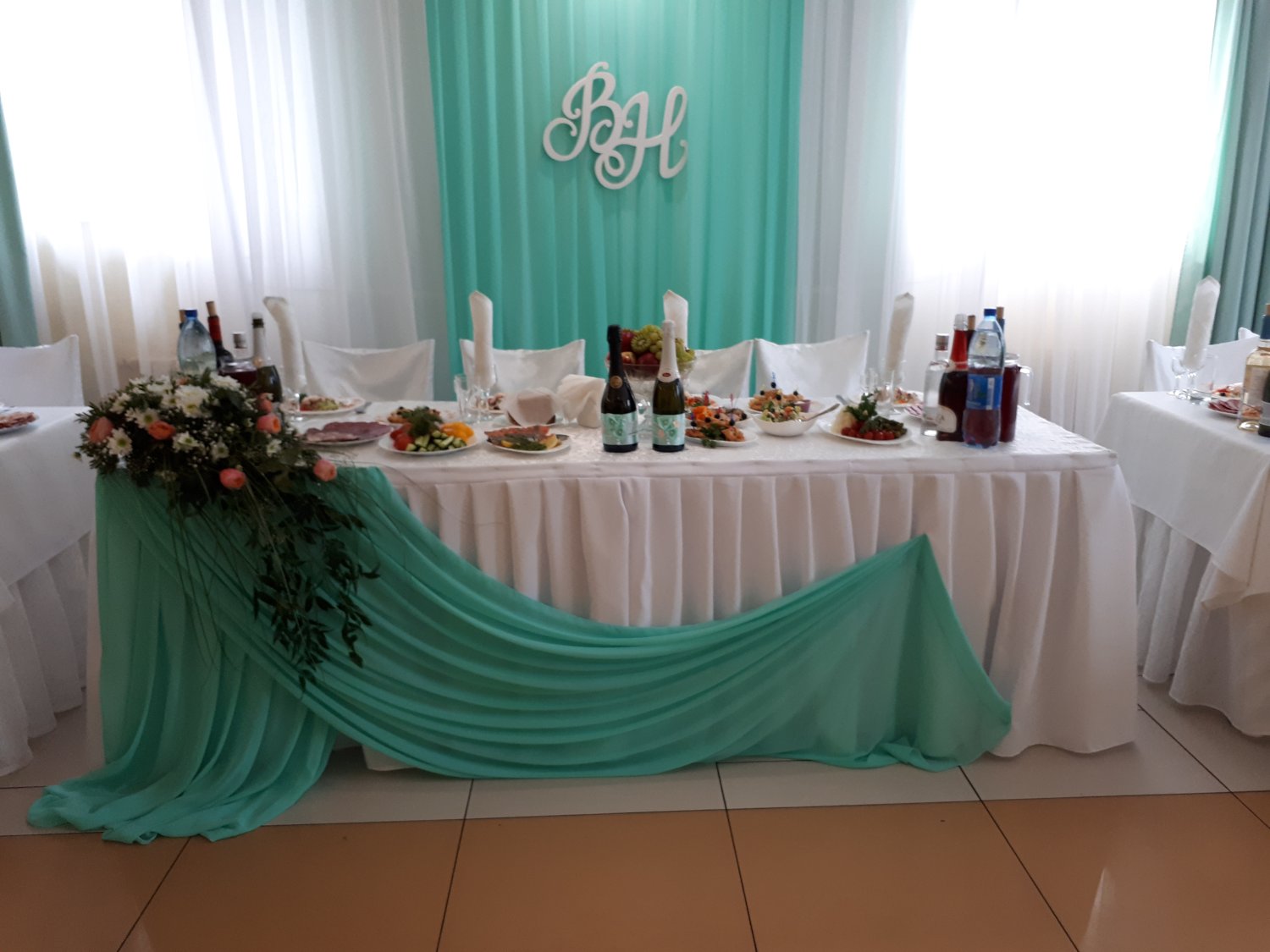 Оформление зала&nbsp;ООО "ВИНИ ФЛОРА" : 