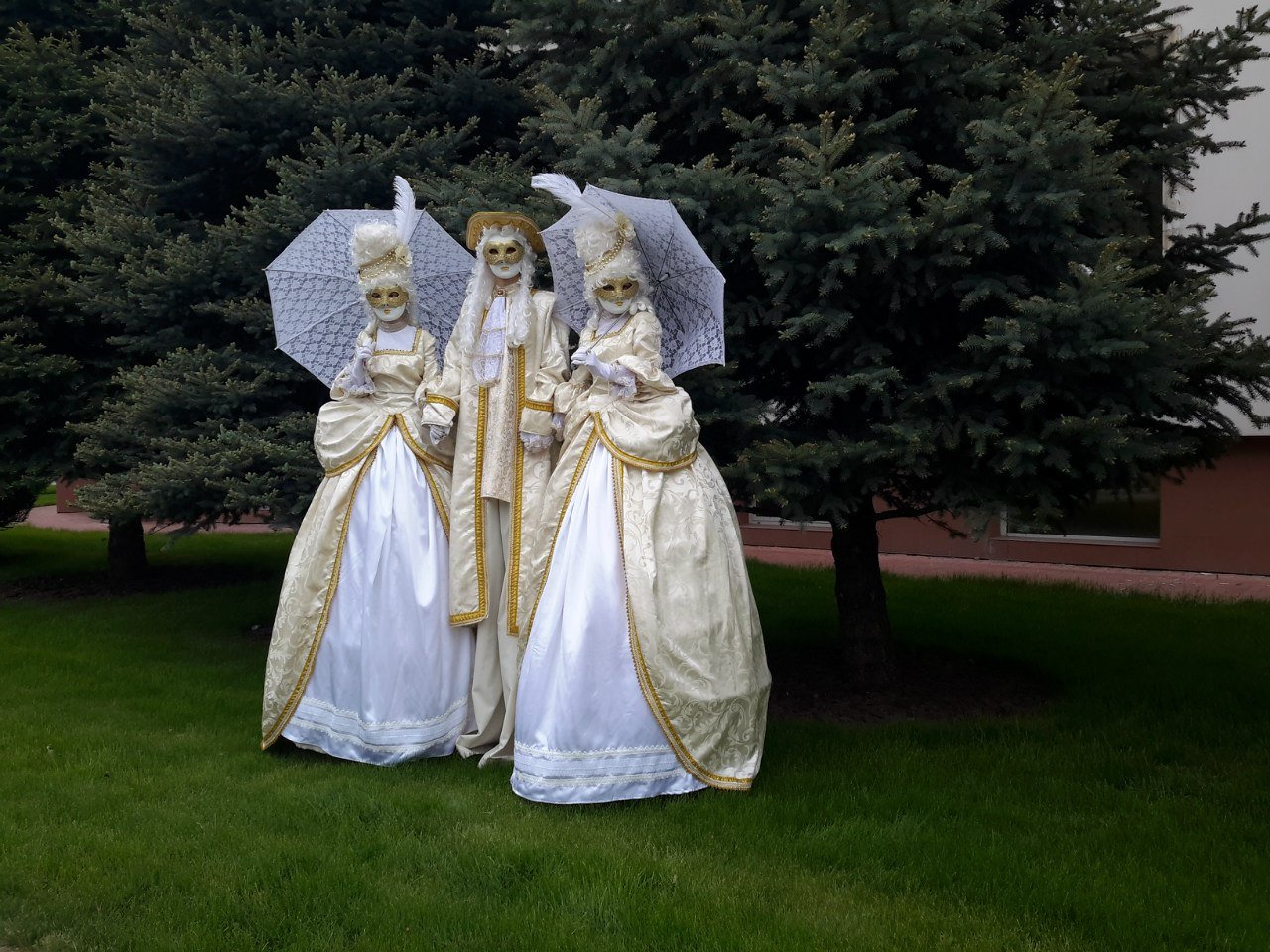 Ходулисты&nbsp;Арт группа Вуаля : 