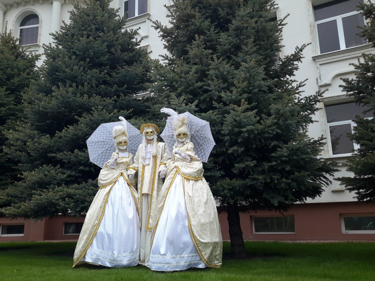 Ходулисты&nbsp;Арт группа Вуаля : 