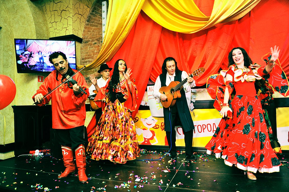Цыганский этнический профессиональный ансамбль "Золотая Подкова"&nbsp;Цыганский этнический ансамбль "Золотая Подкова" : 