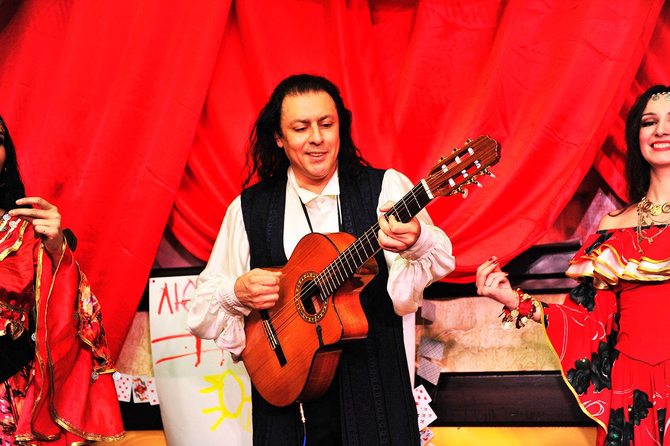 Цыганский этнический профессиональный ансамбль "Золотая Подкова"&nbsp;Цыганский этнический ансамбль "Золотая Подкова" : 