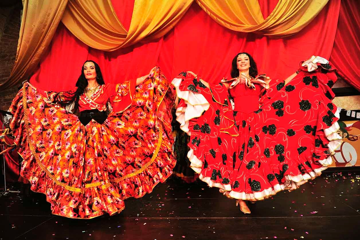 Цыганский этнический профессиональный ансамбль "Золотая Подкова"&nbsp;Цыганский этнический ансамбль "Золотая Подкова" : 