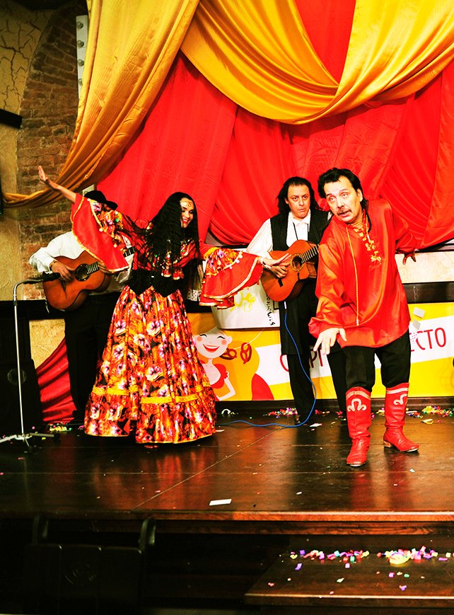 Цыганский этнический профессиональный ансамбль "Золотая Подкова"&nbsp;Цыганский этнический ансамбль "Золотая Подкова" : 