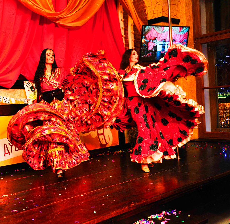 Цыганский профессиональный этнический ансамбль "Золотая Подкова"&nbsp;Цыганский ансамбль "Золотая Подкова" : 