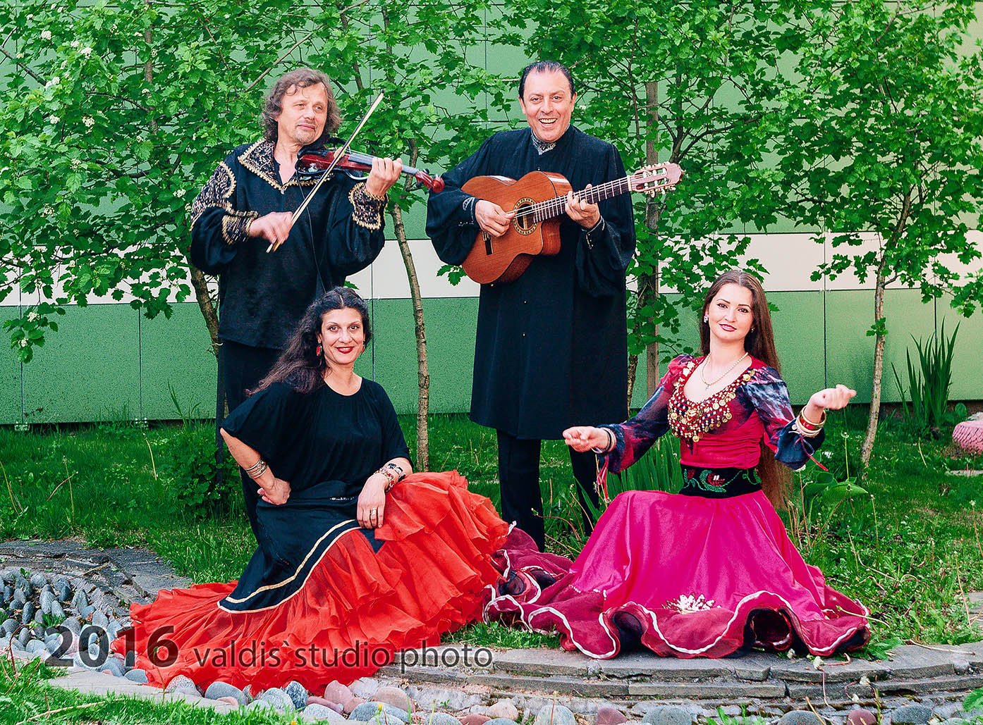 Цыганский профессиональный этнический ансамбль "Золотая Подкова"&nbsp;Цыганский ансамбль "Золотая Подкова" : 