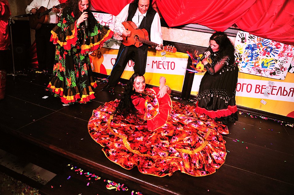 Цыганский профессиональный этнический ансамбль "Золотая Подкова"&nbsp;Цыганский ансамбль "Золотая Подкова" : 