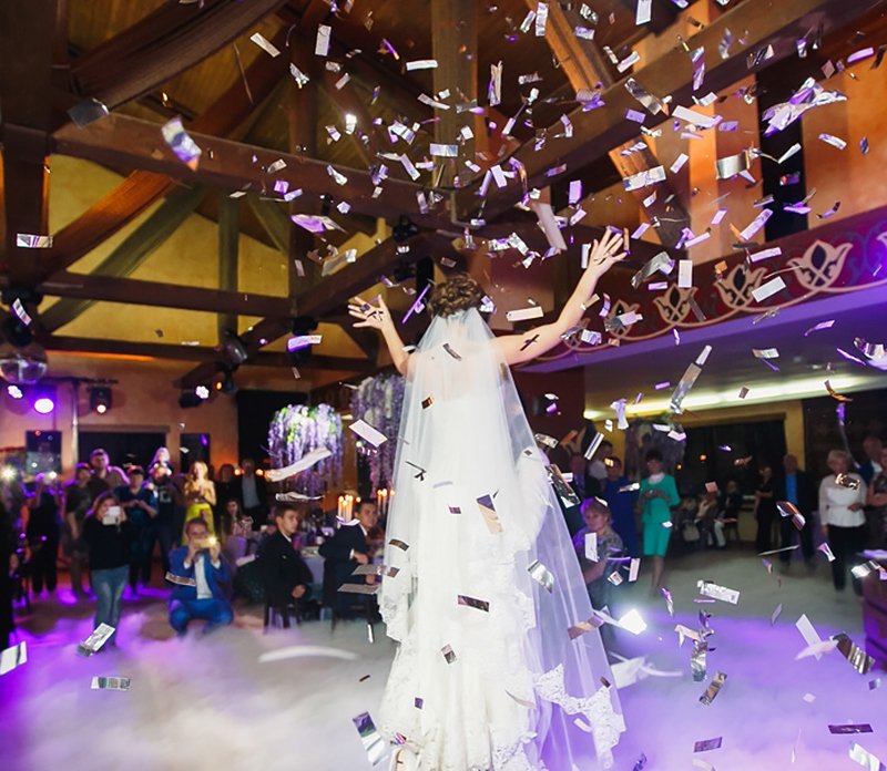 Конфетти и тяжелый дым&nbsp;Конфетти и тяжелый дым на первый танец : 