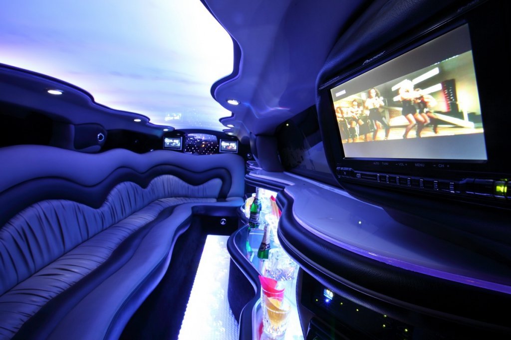 Лимузины&nbsp;Томские Лимузины. Свадебный кортеж. : 