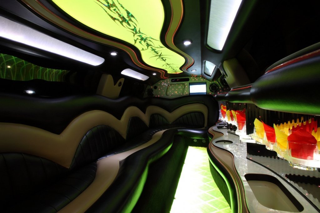 Лимузины&nbsp;Томские Лимузины. Свадебный кортеж. : 