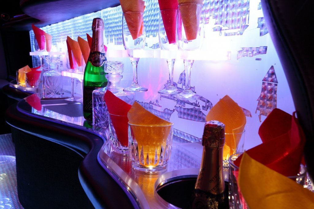 Лимузины&nbsp;Томские Лимузины. Свадебный кортеж. : 