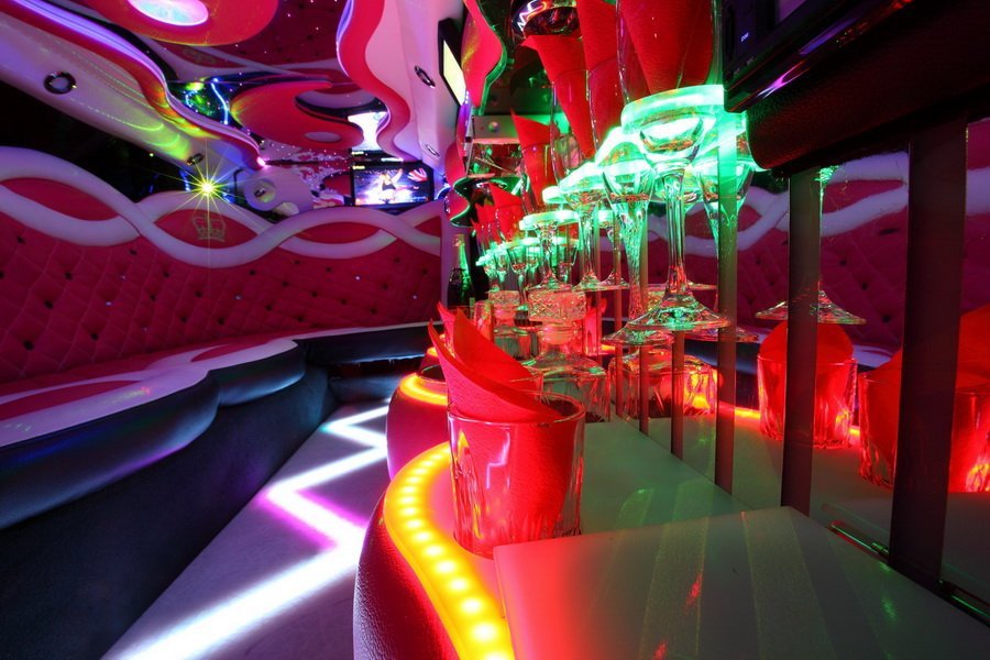 Лимузины&nbsp;Томские Лимузины. Свадебный кортеж. : 