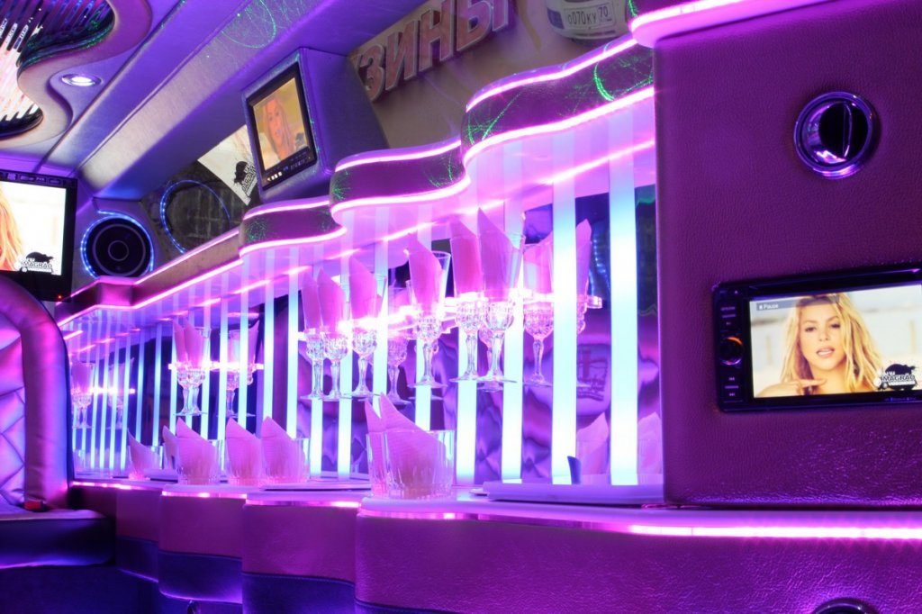 Лимузины&nbsp;Томские Лимузины. Свадебный кортеж. : 