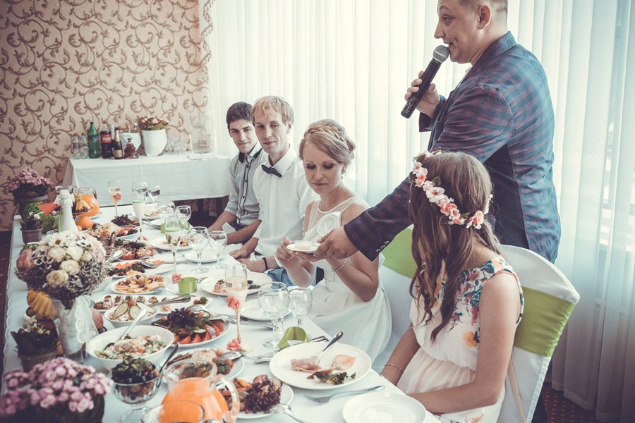 Ведущий на свадьбу Андрей Весельчаков&nbsp;Ведущий Андрей Весельчаков : 