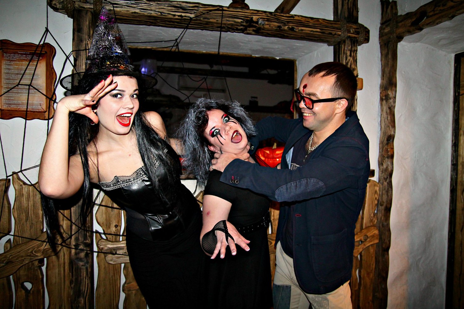 Ведущий - Эдуард Солдатов&nbsp;Агентство праздников СОЛДАТОВЫ-СВАДЬБА : 