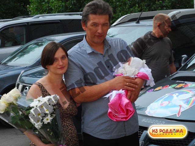 Вот так надо украшать машину на выписку из роддома Из Роддома : 