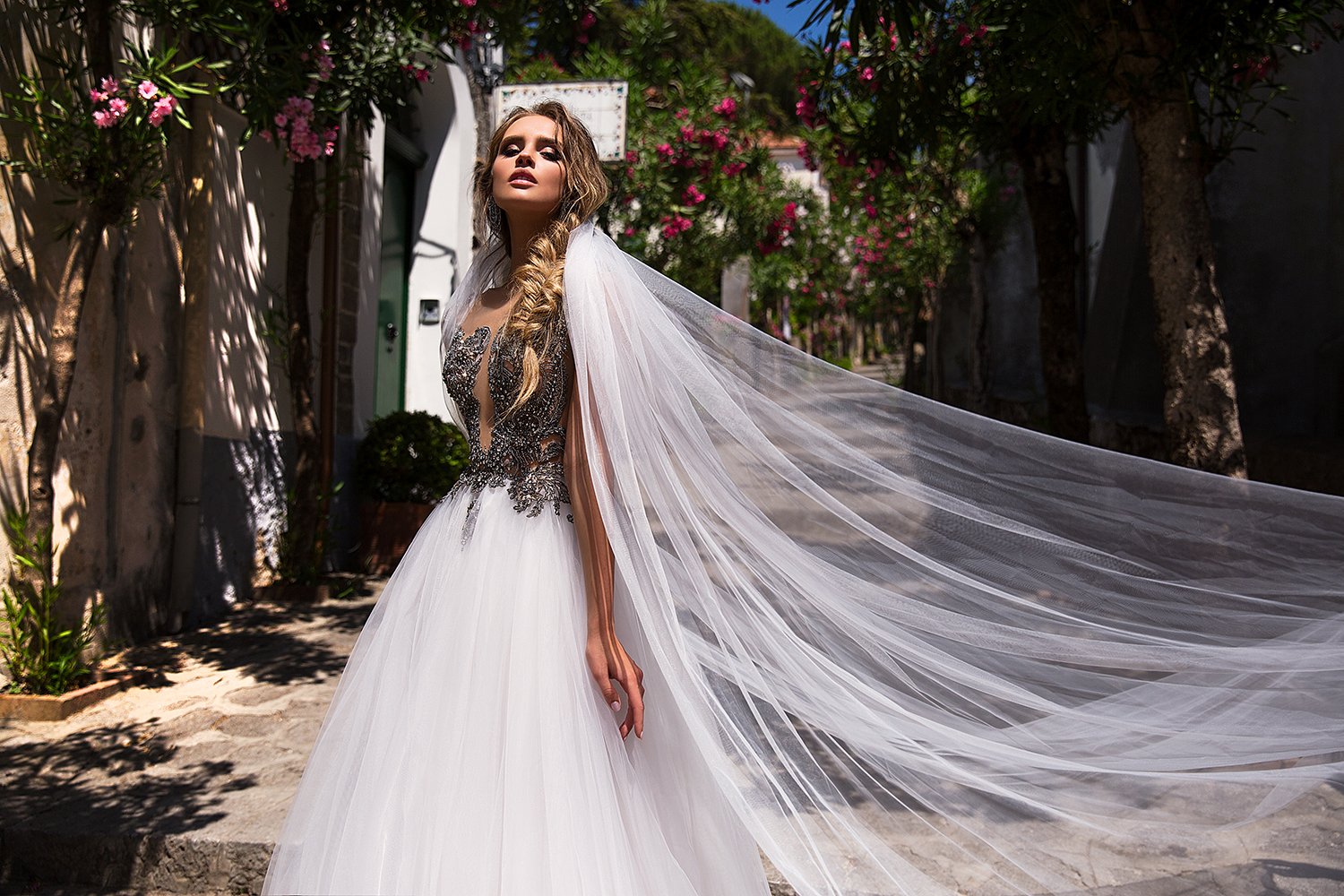 Свадебные платья&nbsp;Свадебный салон Moon : 