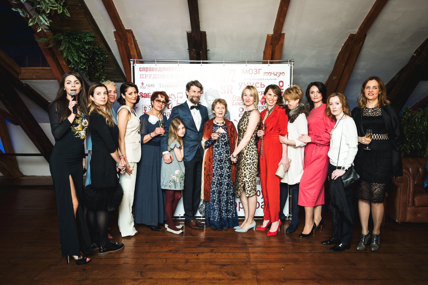 Ведущая Жанна Гагарина&nbsp;Ведущая Жанна Гагарина : 