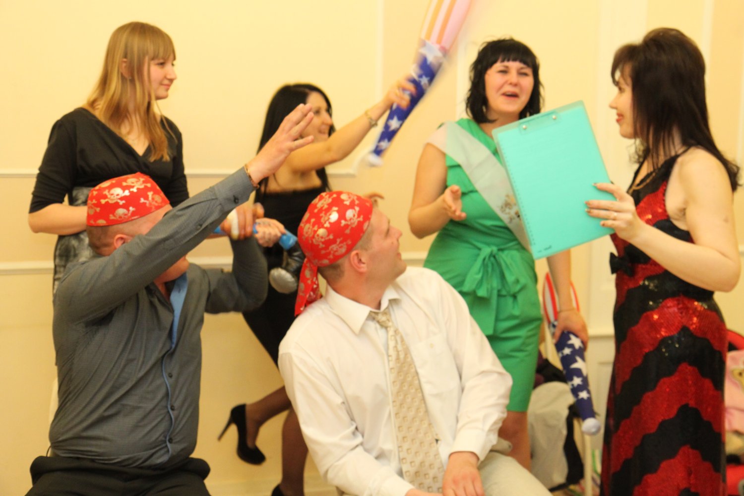 Ведущая Татьяна Калмыкова&nbsp;Ведущая, организатор праздников Татьяна Калмыкова : 