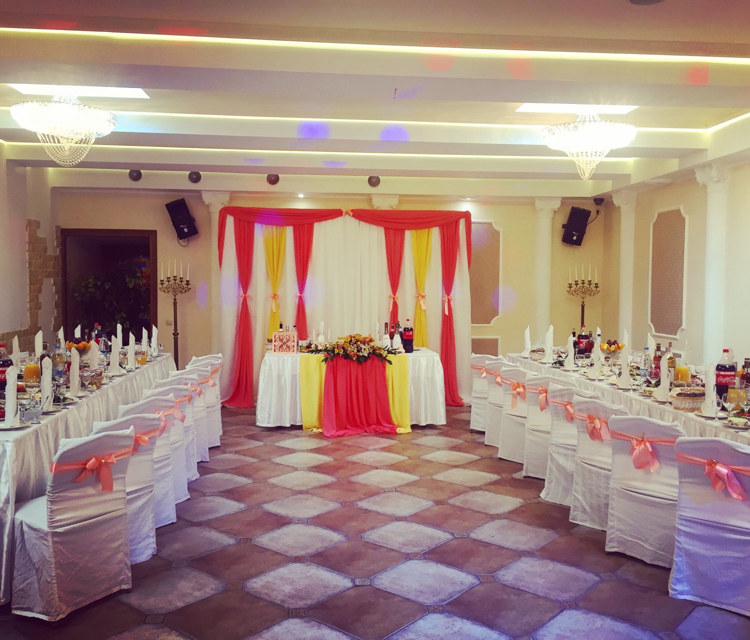 Банкетные залы&nbsp;Ресторан-отель "Экотель Снегирек" : 